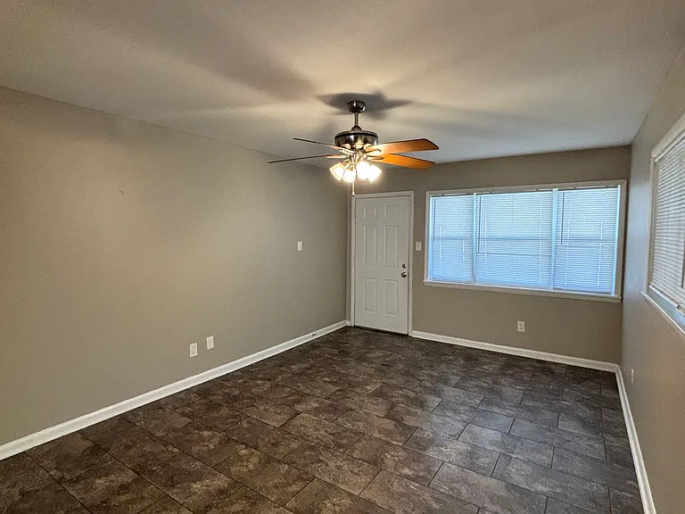 1405 Stone St — Photo 4