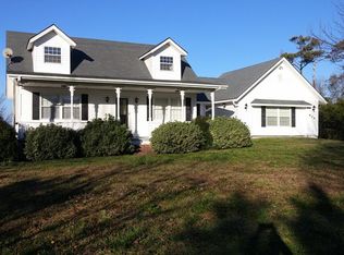 609 Bayview Dr, Harkers Island, NC 28531