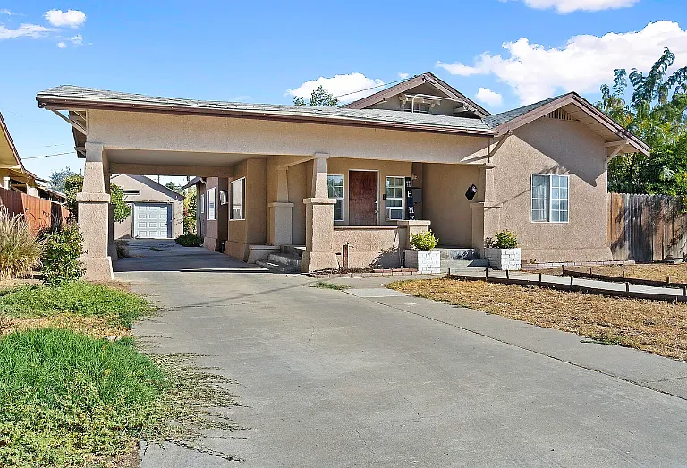 777 E El Monte Way — Photo 2