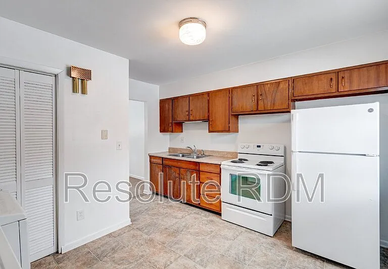 140 Wilson St — Photo 9