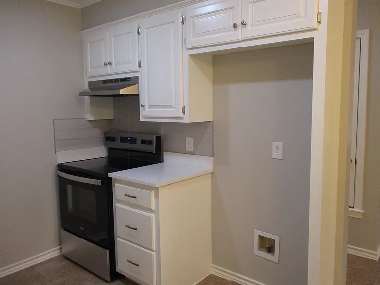 2620 County Ave — Photo 7