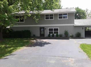 917 W Meadowlark Dr, McHenry, IL 60051