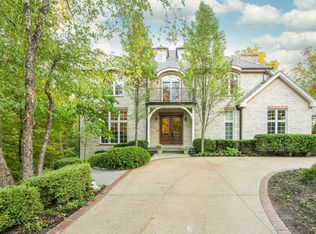 90 Lakewood Dr, Glencoe, IL 60022