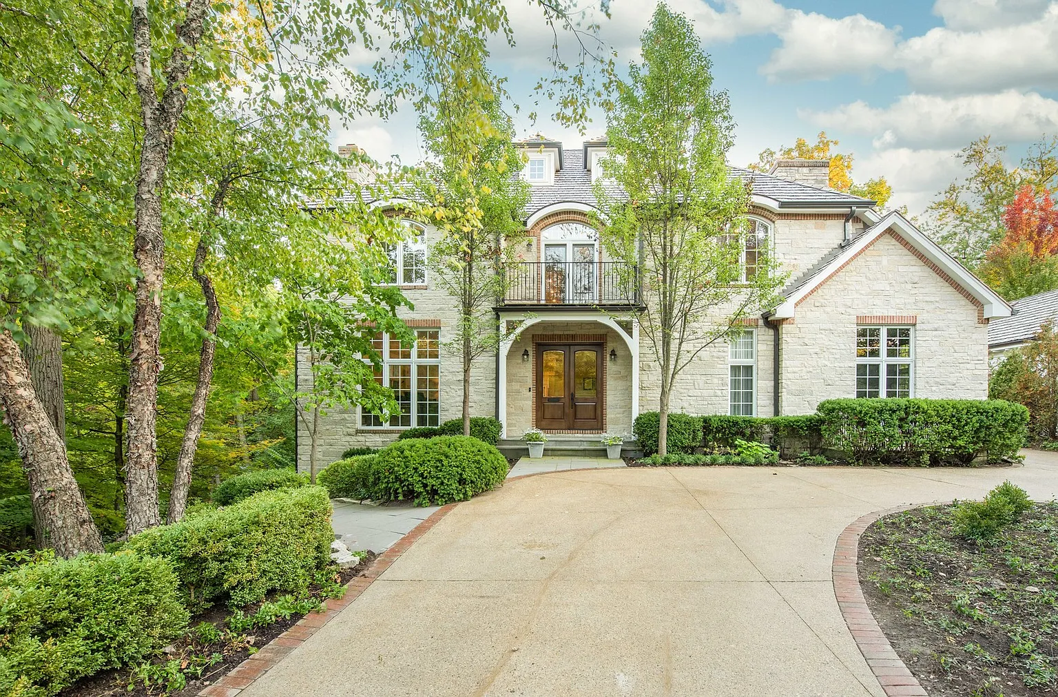 90 Lakewood Dr photo 1