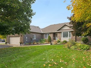 7051 Donwel Dr, Ottawa, ON K4P 1M7