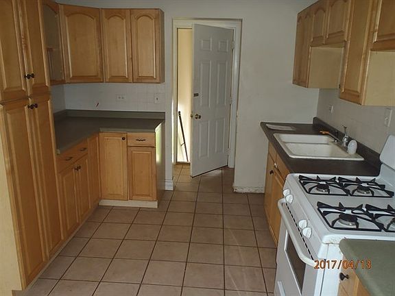 5th image of 211/213 Lake St