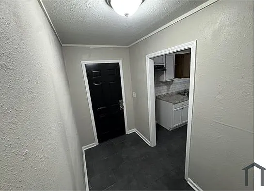 1490 Hugenot St — Photo 14
