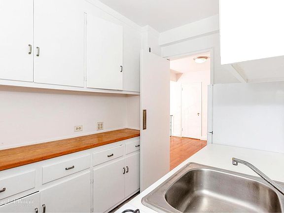 3rd image of 170 E 77th St APT 9E