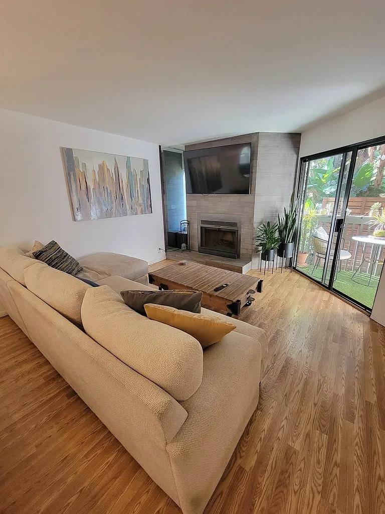 2 bed, 2.0 bath, $5,625 — Photo 2