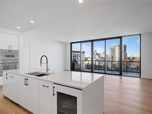4th image of 2425 Peachtree Rd #1402