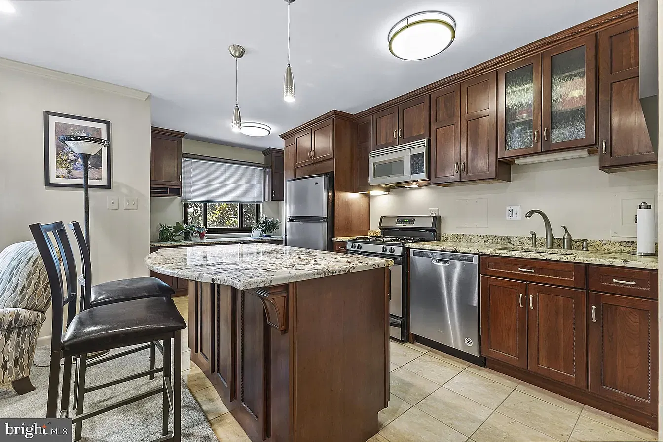 1 bed, 670 sqft, $2,000 — Photo 3