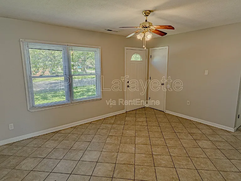 821 Julia Ln — Photo 23