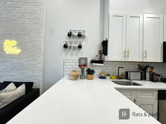 3rd image of 189 Jefferson Ave #4C