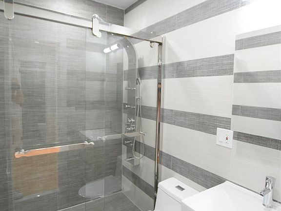 5th image of 247 Mulberry St APT 3E