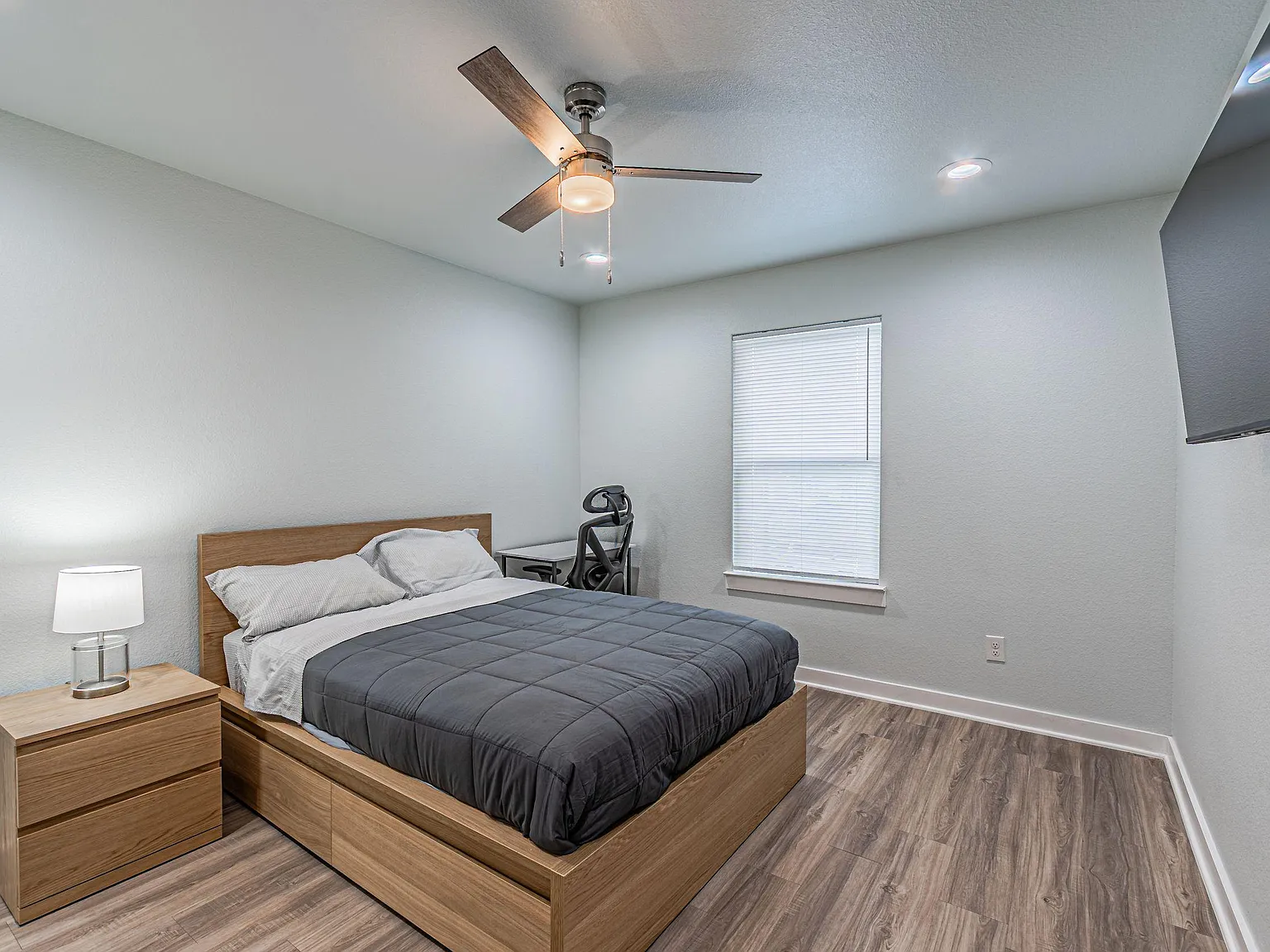 4 bed, 2.5 bath, 1650 sqft, $866 — Photo 1