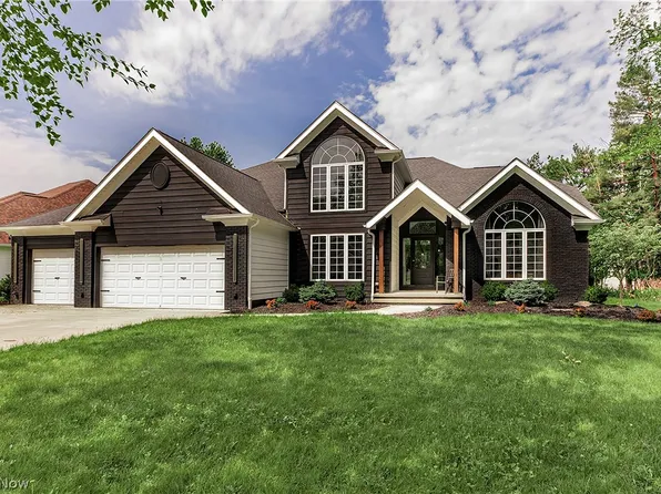 5690 Hartshire Dr, Willoughby, OH 44094