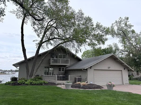 44 Ginger Cove Rd, Valley, NE 68064