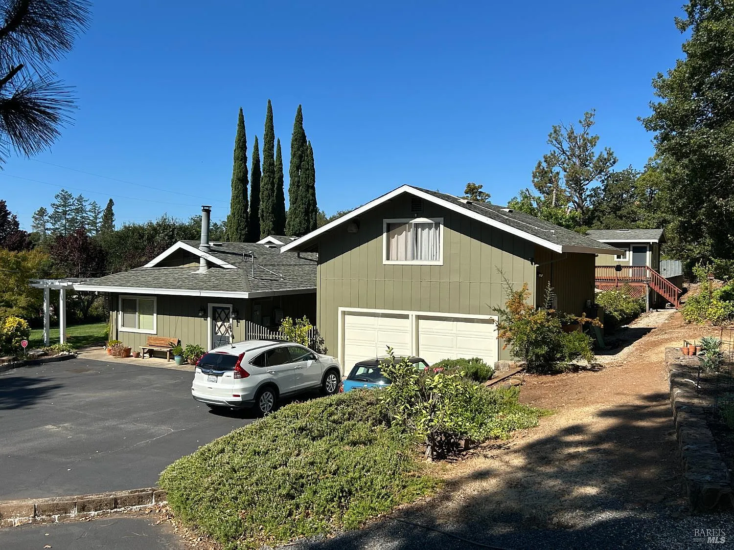 271 White Cottage Road S - 4bd/2ba, 2,350 sqft - in Angwin, CA