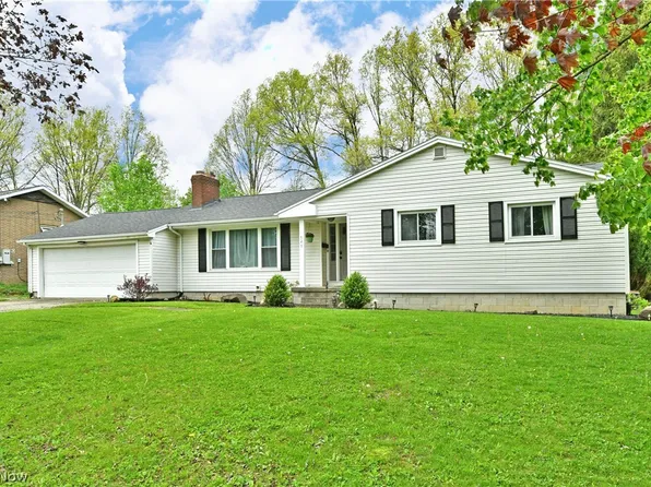 548 Murray Hill Dr, Youngstown, OH 44505