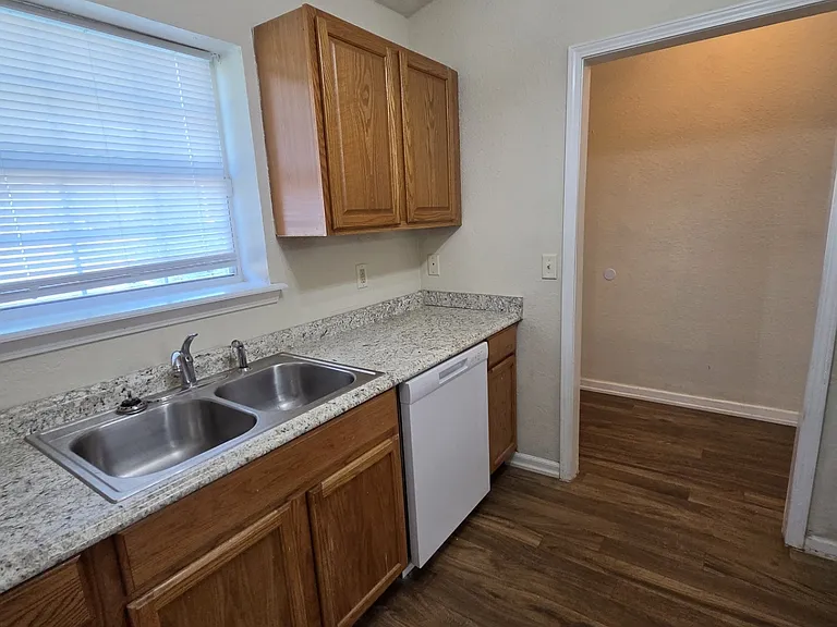 403 S Ashley St — Photo 11