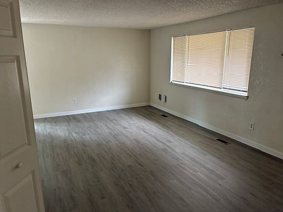 5th image of 300 S Ruby St #1