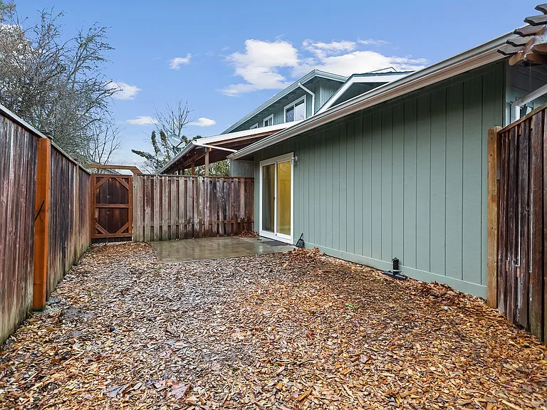 17354 SW Merlo Rd — Photo 28