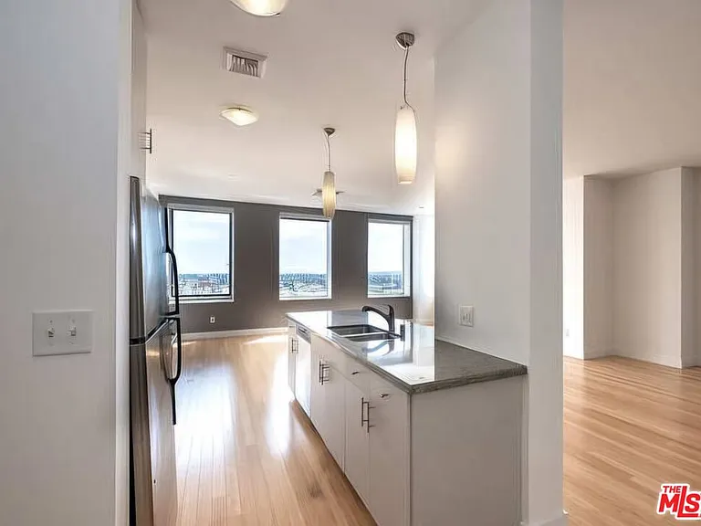 3810 Wilshire Blvd #1012 — Photo 11