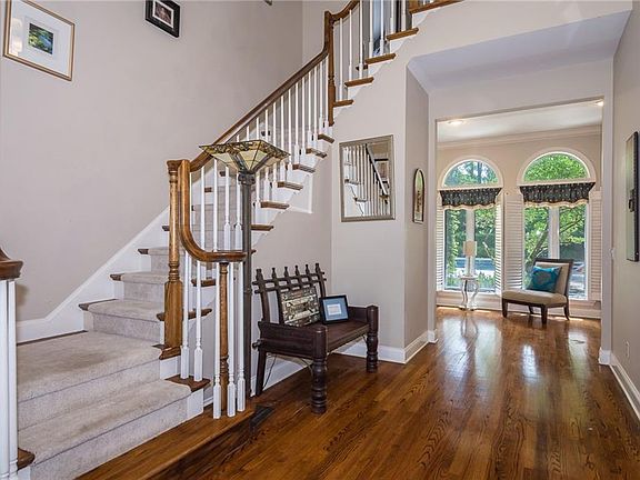 4th image of 312 Wild Olive Ln