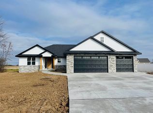 2242 Rowling Rd, De Pere, WI 54115