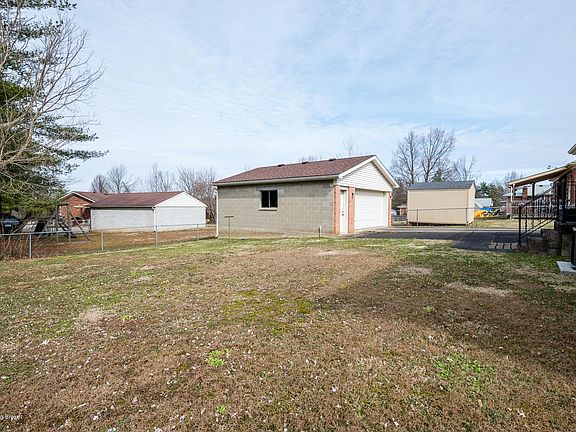 3rd image of 264 Southgate Dr