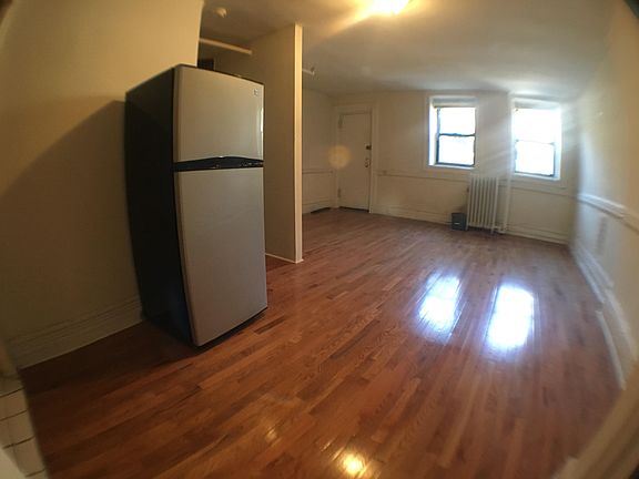 2nd image of 30 Edgecombe Ave APT 1R