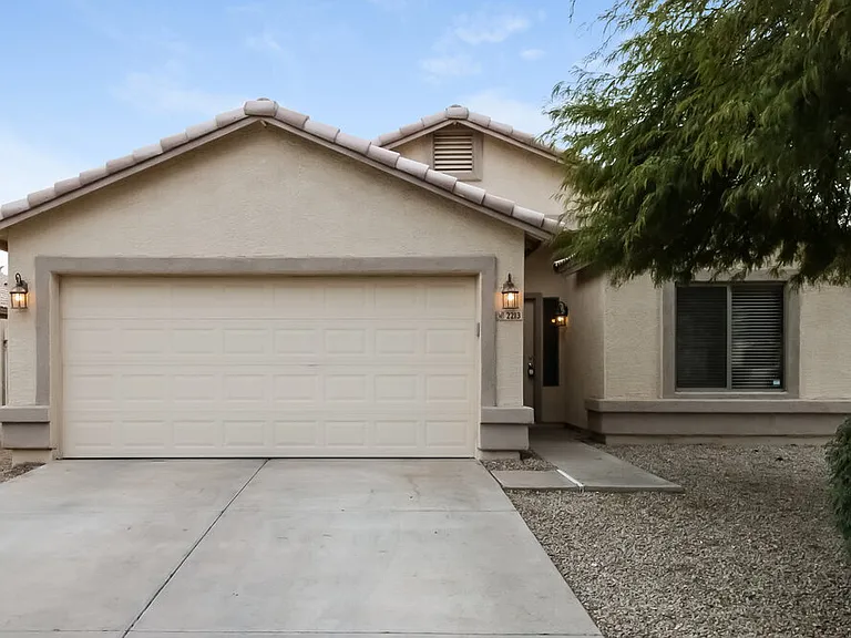 2213 W Saint Charles Ave — Photo 1