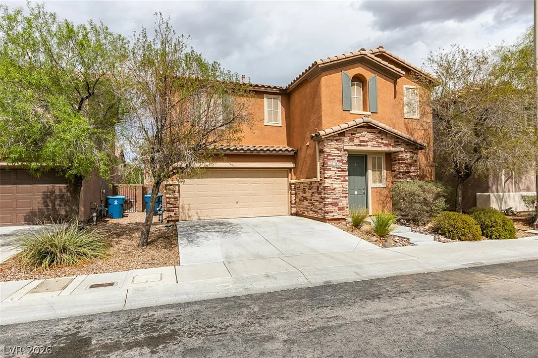 4 bed, 2.5 bath, 1831 sqft, $2,050 — Photo 2