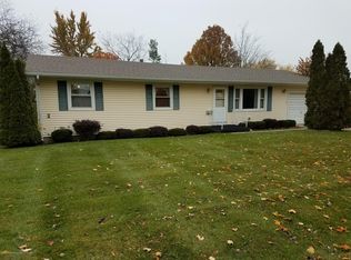 1013 E Walker St, Saint Johns, MI 48879