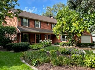 2367 Oak Hill Dr, Lisle, IL 60532