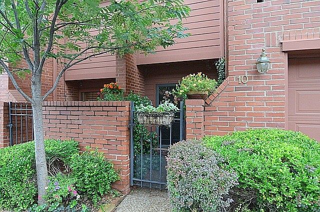 Boston Square Townhomes are conveniently located!