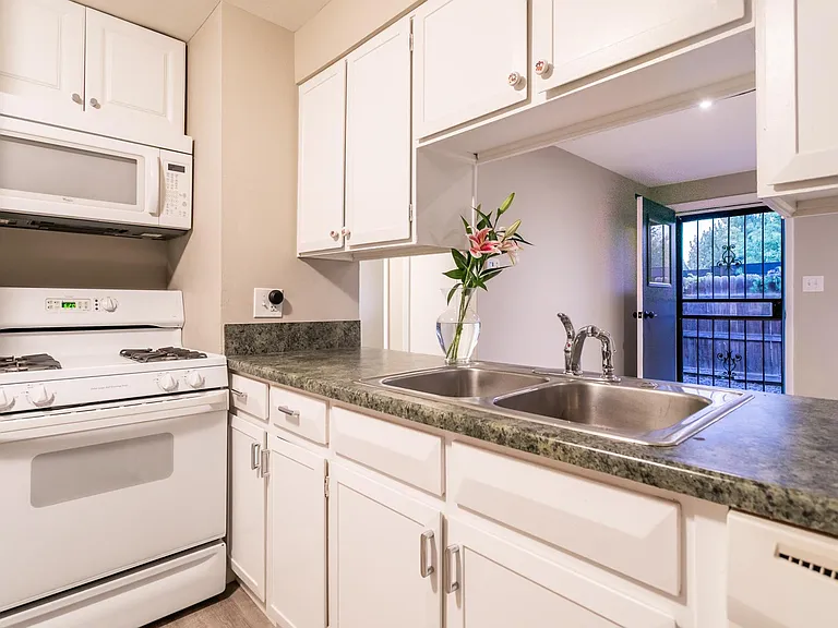3418 N Cook St — Photo 4