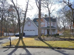 58 Elizabeth Way, Ridge, NY 11961