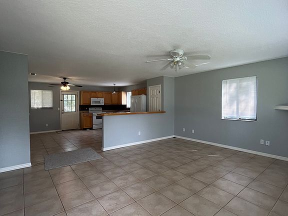 5th image of 2811 Umbrella Tree Dr