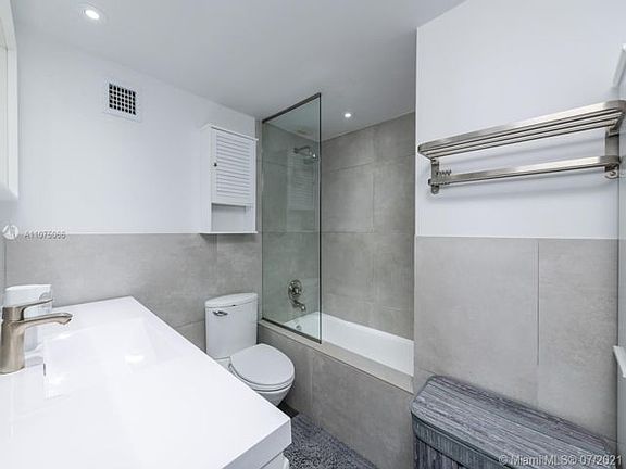 5th image of 1200 West Ave APT 1404