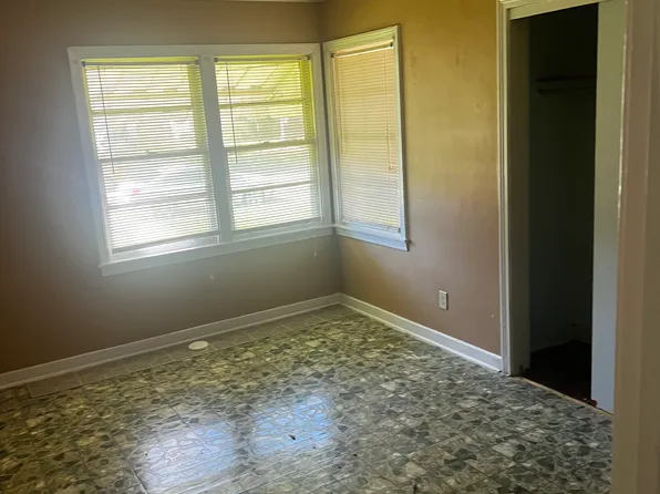 1054 Voorhees Ave, Jackson, MS 39209