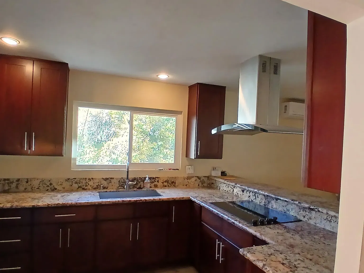 5 bed, 2.0 bath, 1545 sqft, $4,850 — Photo 2