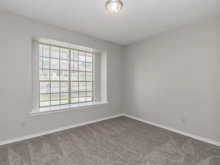 3008 Apple Valley Dr — Photo 20