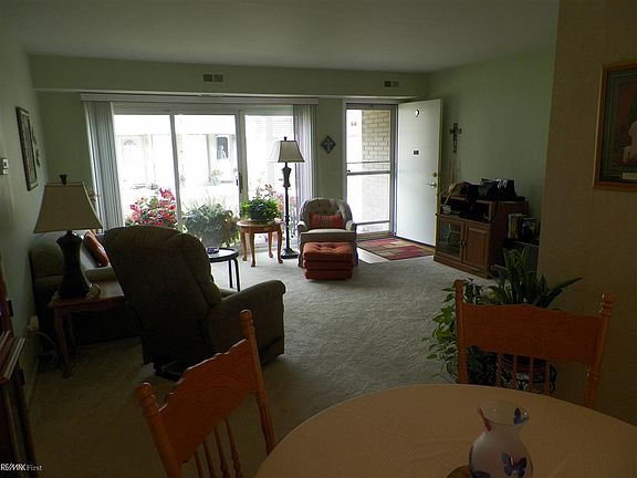 3rd image of 504 Sunset Ln