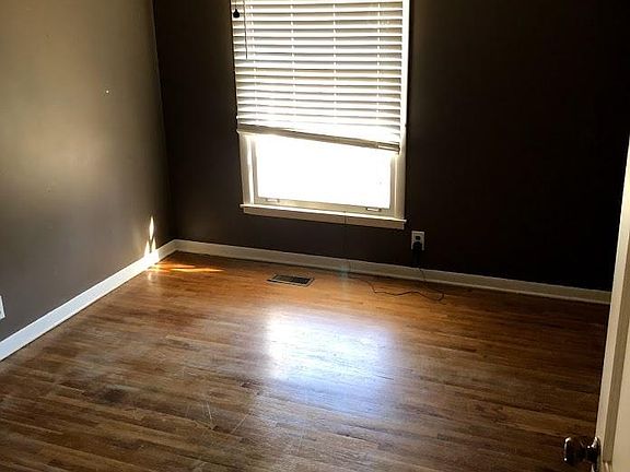 4th image of 231 Riverwood Dr