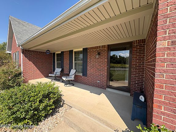 4th image of 15 Northgate Dr