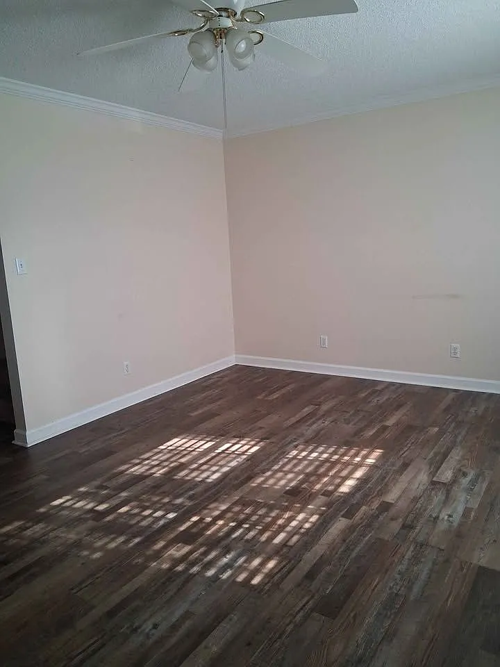 2 bed, 1.5 bath, $875 — Photo 2