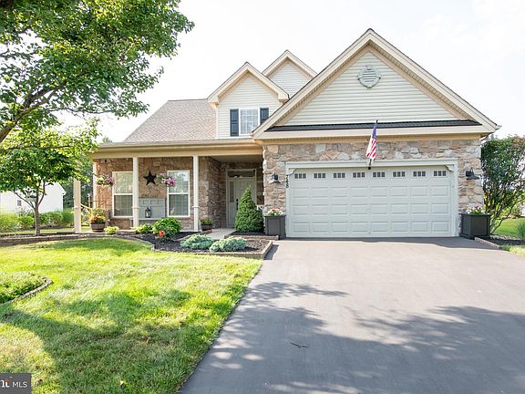 3rd image of 748 S Settlers Cir