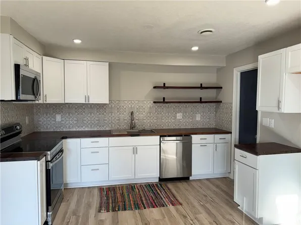 614 Maple St, Lathrop, MO 64465