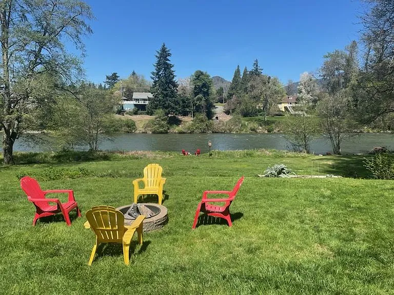 2444 Rogue River Hwy — Photo 4